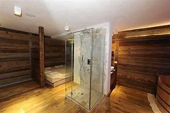 La Tana Dell'orso & Hotel 3*