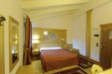 Hotel La Tana Dell'orso & Ponte Di Legno