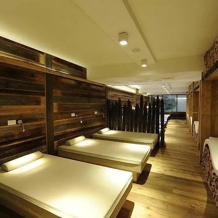 Hotel La Tana Dell'orso & Ponte Di Legno