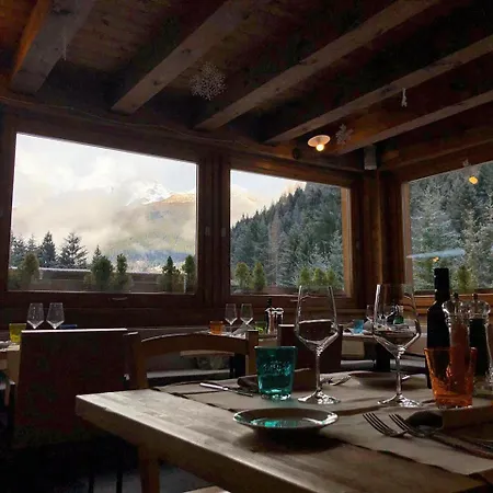 La Tana Dell'orso & Ponte Di Legno